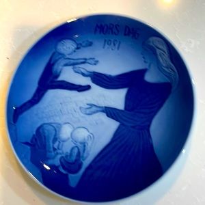 Royal Copenhagen Mothers Day Plate 1981